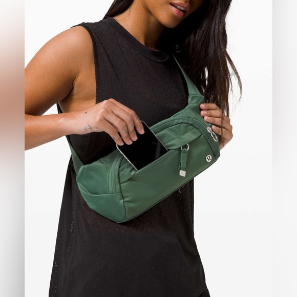 ☘️🦄AlGAE GREEN On The Beat Belt Bag☘️🦄 - Picture 2 of 11